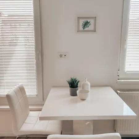 Sanya * Ljubljana