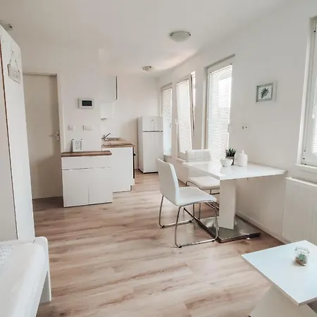 Sanya Apartma